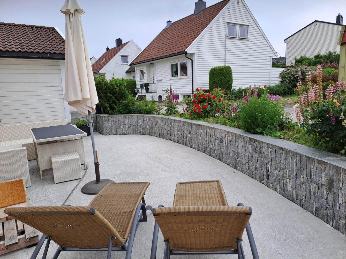 Apartment Tryms Vei 20A - Stor Leilighet Kristiansand Exterior foto