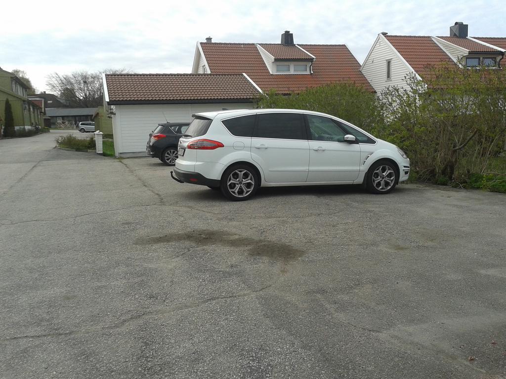 Apartment Tryms Vei 20A - Stor Leilighet Kristiansand Exterior foto